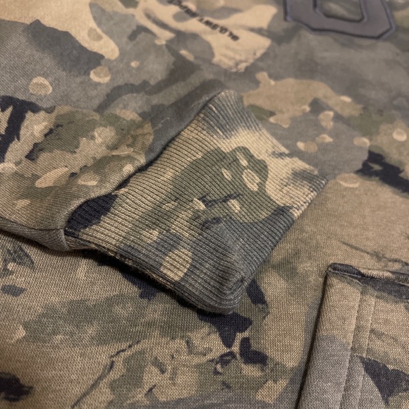 Rare Under Armour Project Rock Veterans Day Camo Flag Patch Hoodie - Picture 8 of 9